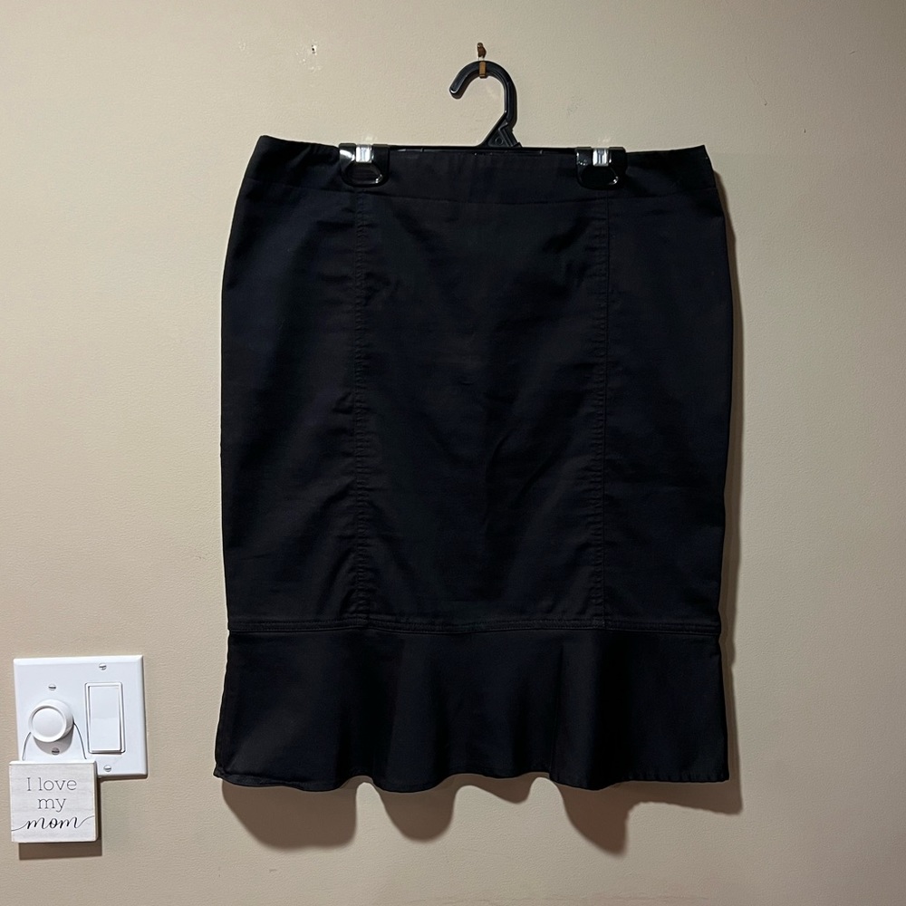 ❗️FREE w/purchase❗️Ricki’s Ladies Size 6 Black Skirt (minor repair needed)